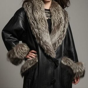 Vintage Black Leather Coat Silver Fox Fur Collar & Cuffs L-XL Baddie